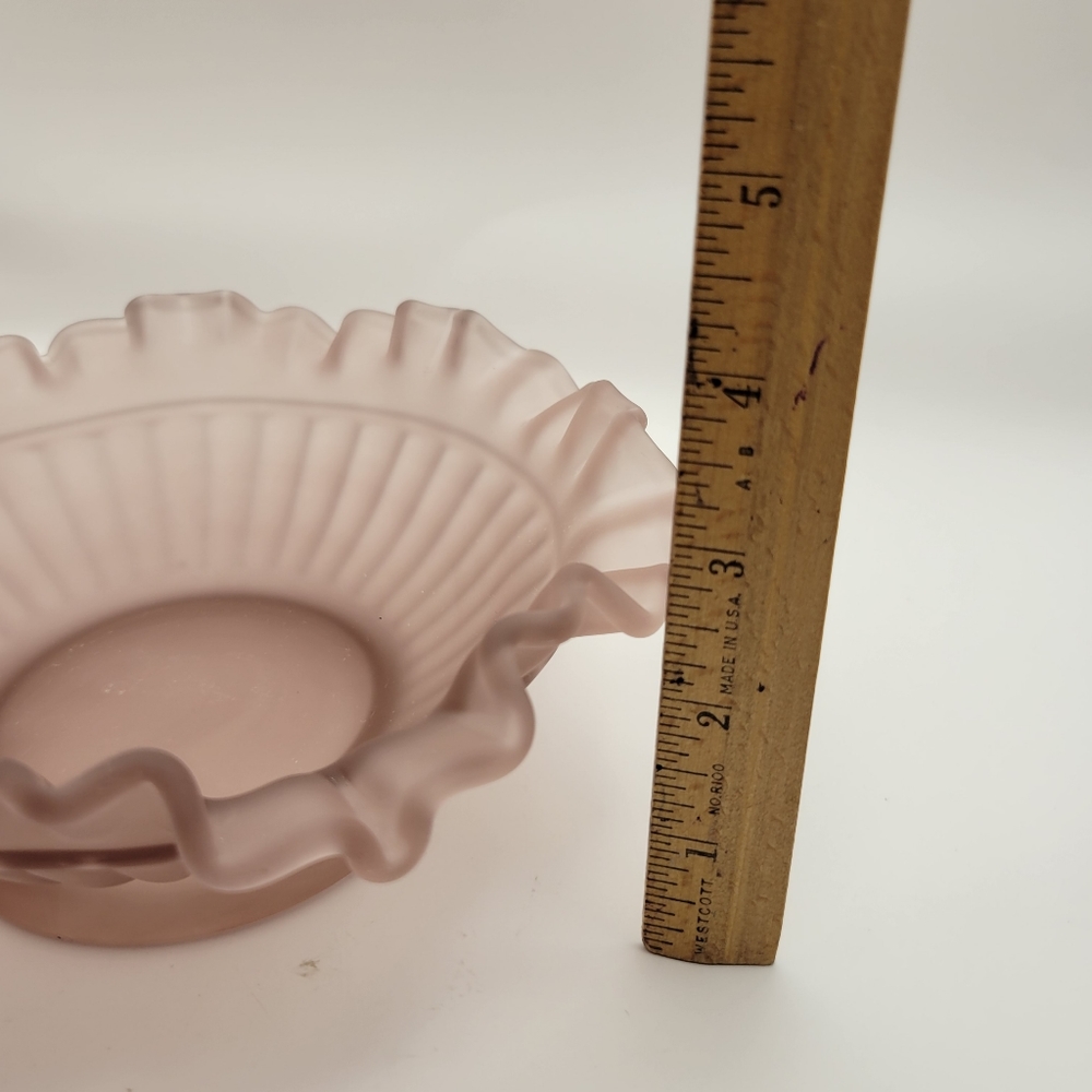 Vintage Amethyst Purple Satin Frosted Glass Bowl Candy Dish Ruffled Edges. - Picture 10 of 10
